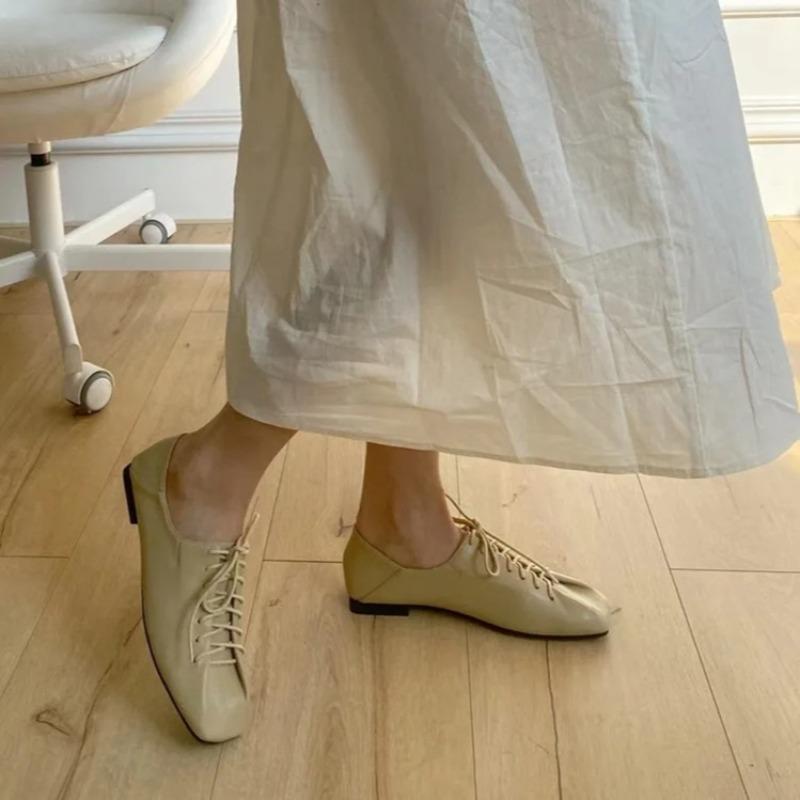 Luxury Designer Shoes for Women New Flat Shoes Women Casual Roses Lace-Up Low Rubber Basic Cross-tied Leisure Square Toe Shoes