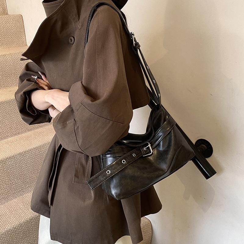 Premium sense retro trendy bag women's 2025 new Maillard shoulder bag large capacity commuter messenger tote bag