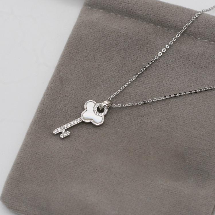 Shell Necklace Women's Niche Design Year Premium Design Winter Clavicle Chain New Year's Gift