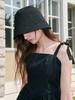 Olinkeompeulliteu Heart Hole Bucket Hat (Black)