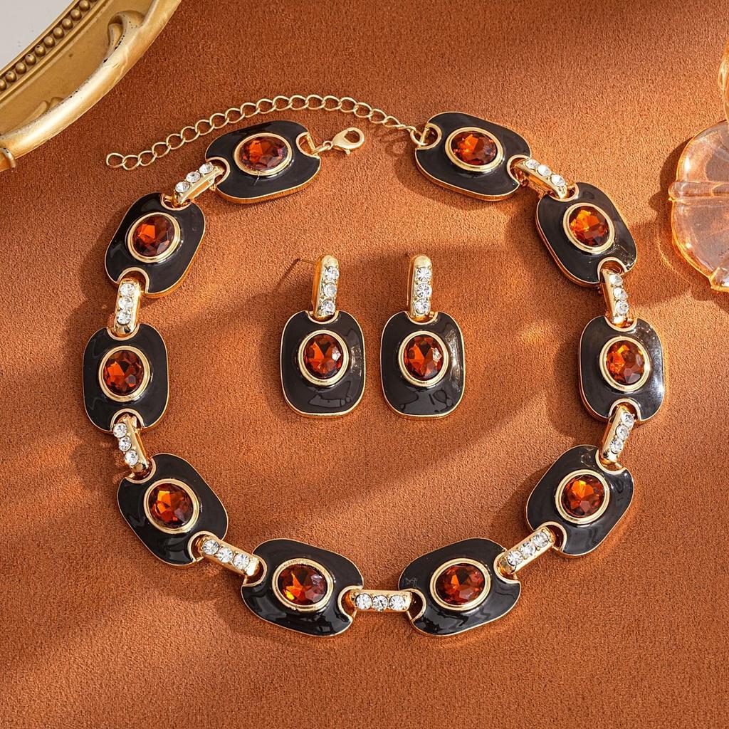 Diamond Dripping Oil Oval Splicing Necklace Retro Court Style Fashion Simple Collarbone Chain Light Luxury High-end Item Decoration