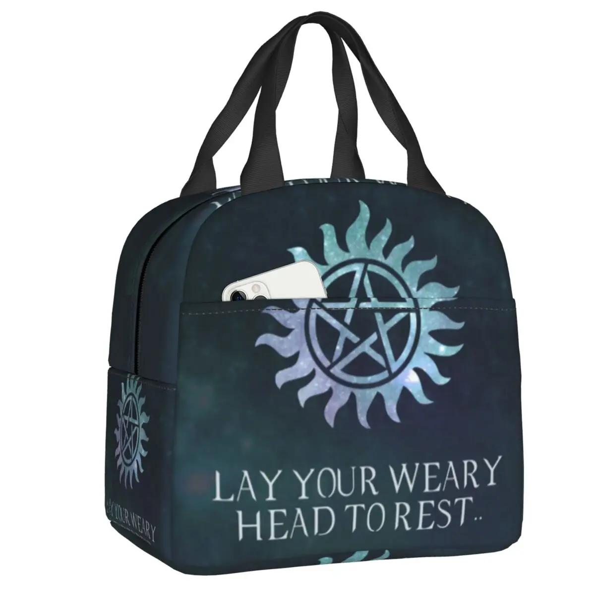 

Сверхъестественная изолированная сумка для обеда для женщин Семейный бизнес Винчестер Вещи Охладитель Термальный бенто-бокс для кемпинга на открытом воздухе 22x20x13CM темно серый