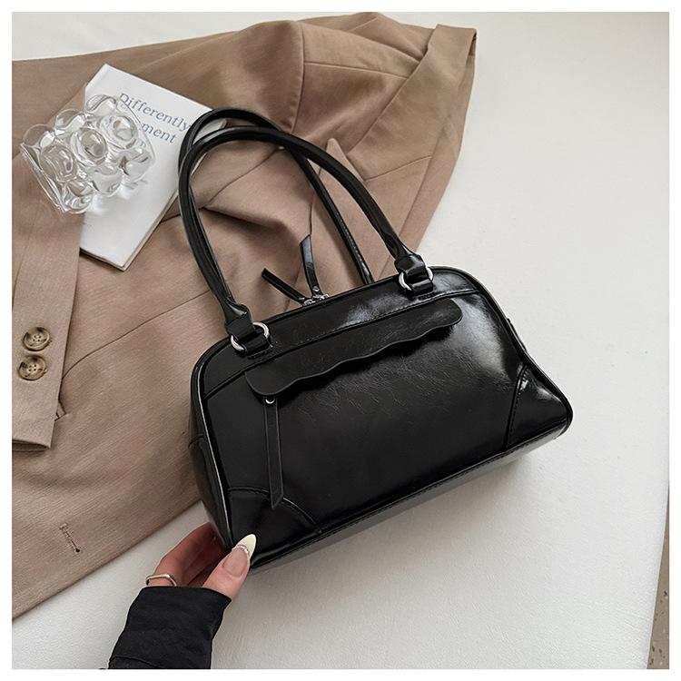 

Сумка под мышкой женская 2025 лето новая мода хай-энд нишевая на плечо сумка-мессенджер в иностранном стиле женская сумка-подушка чёрный