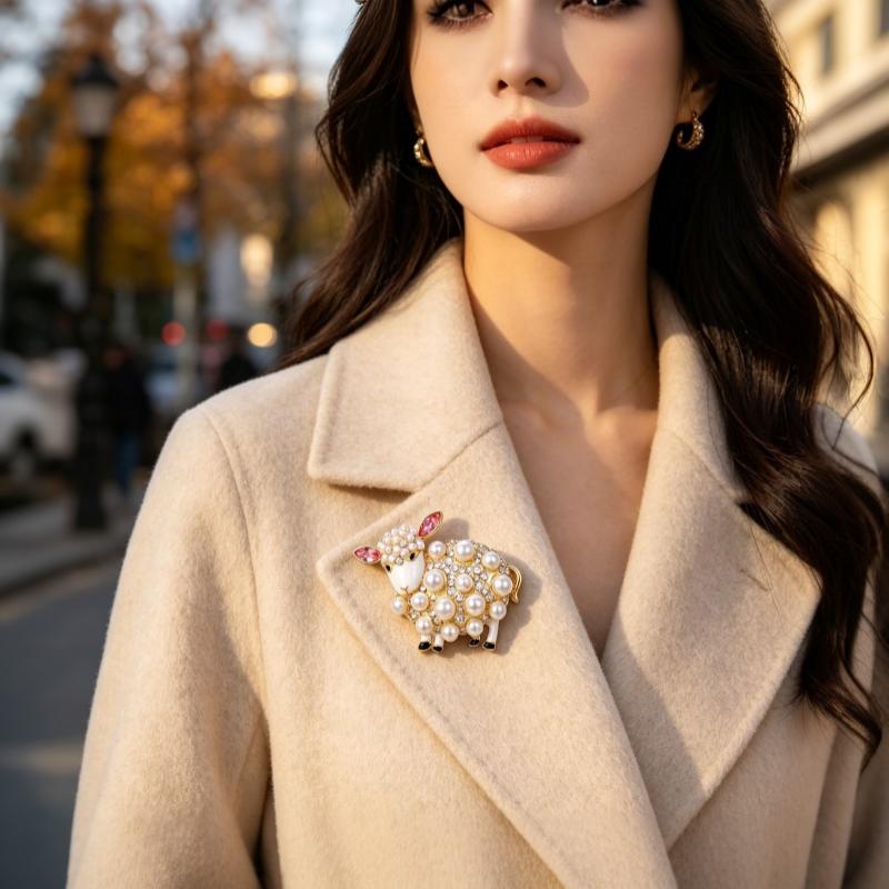 Cute Sheep Brooches For Women Lamb Pin Y2K Shiny Pearl Crystal Lapel Pins Badges 2027 New Year Gifts Fashion Jewelry Accessories