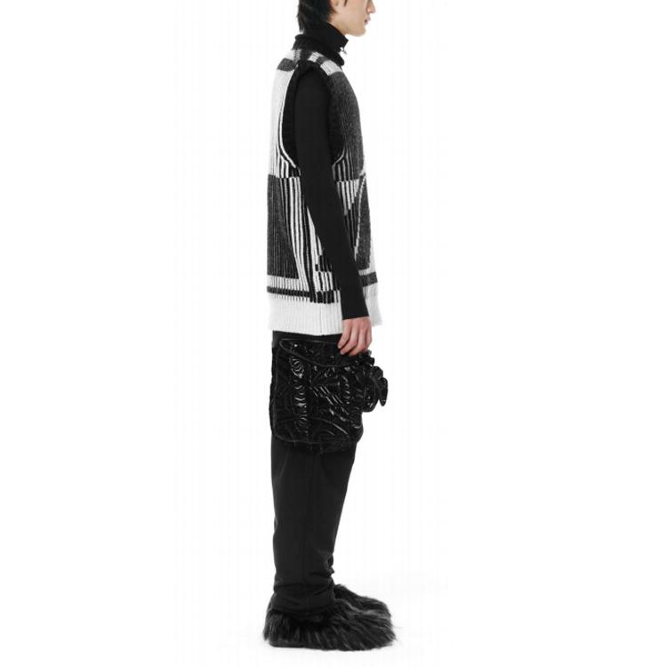 We11done Magnified Logo Jacquard Vest Black Unisex Outerwear WD-KV3-21-656-U-BK