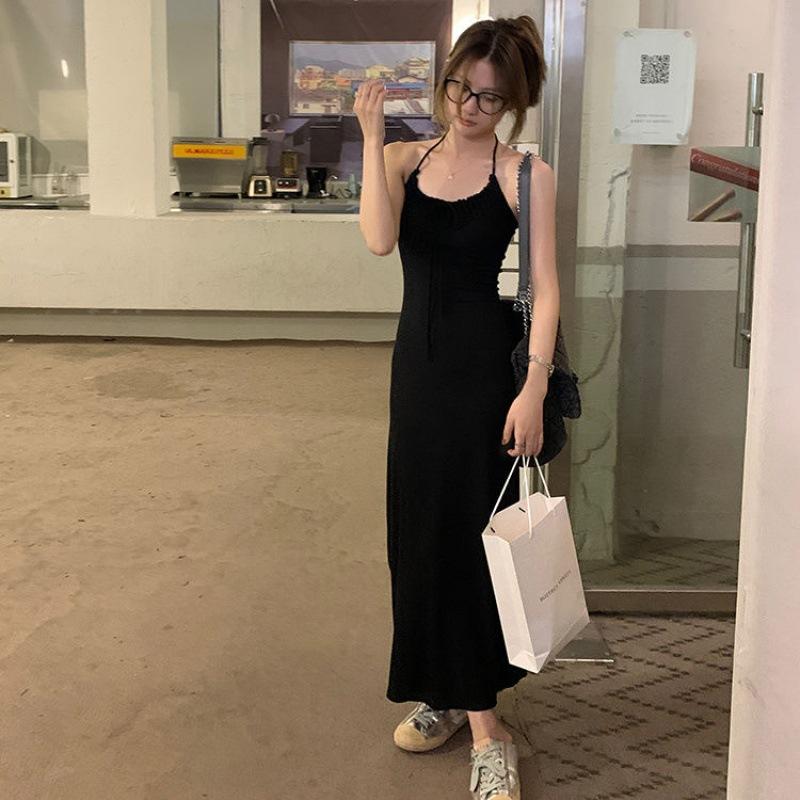 Sexy Pure and Sexy Neck Halter Dress for Women In Summer Waist-hugging and Slim Hot Girl with Hips and Backless Midi Skirt