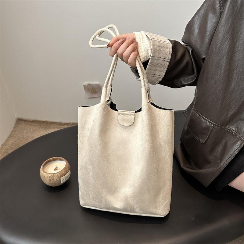 Stylish Large Capacity Tote Bag For Women With Chic Minimalist Design In Black White Or Brown