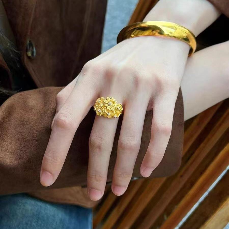 Women's Light Luxury Flower Like Brocade Ring