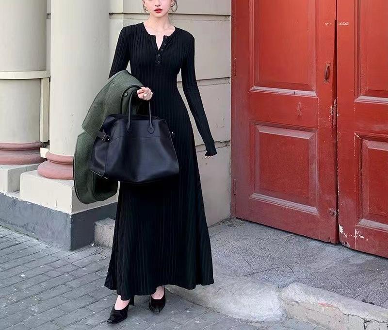 Hepburn Style Slim Fit Over-The-Knee Knitted Dress with Coat for Women – Autumn/Winter Collection