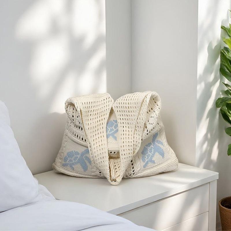 Knitted Beach Resort Hollow Tote: Women's Large Capacity Single Shoulder Bag for Commute or Outing