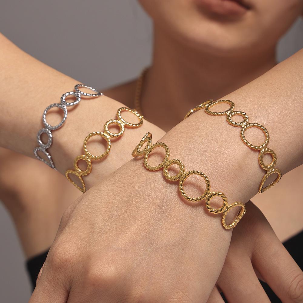 Qiong Yao Openwork Spliced Ring Bangle: European & American Style, 18K Gold-Plated Stainless Steel Bracelet