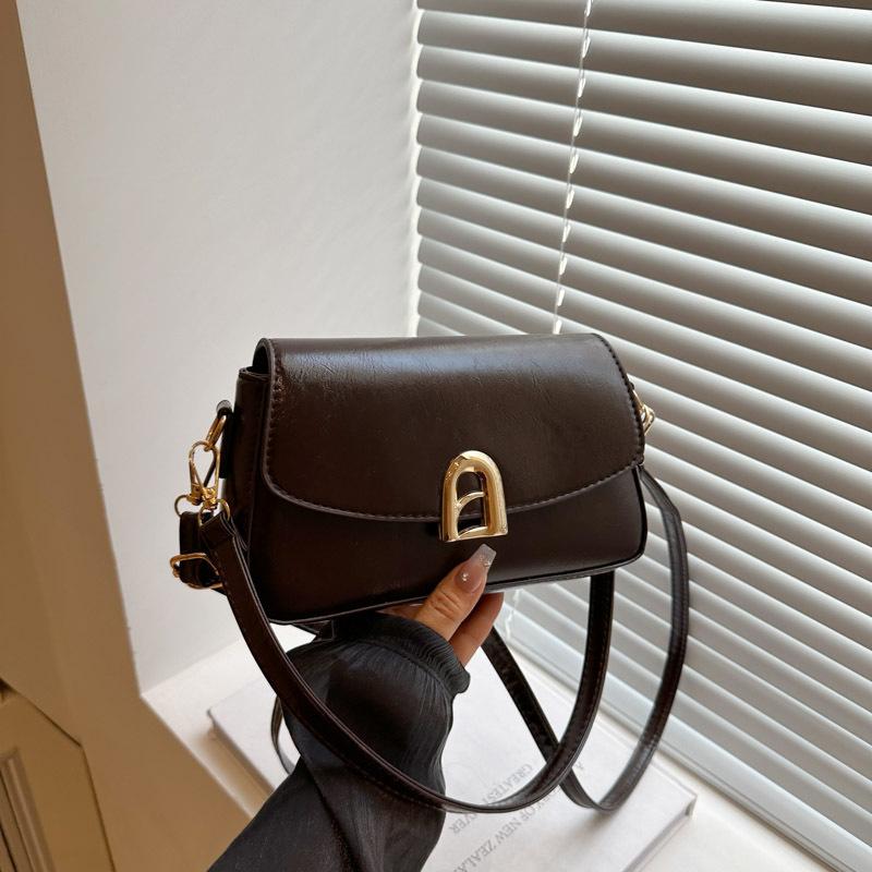 

Текстурированная женская сумка-мессенджер новая ретро сумка подмышку на плечо модная универсальная маленькая квадратная сумка для通勤 темно-коричневого