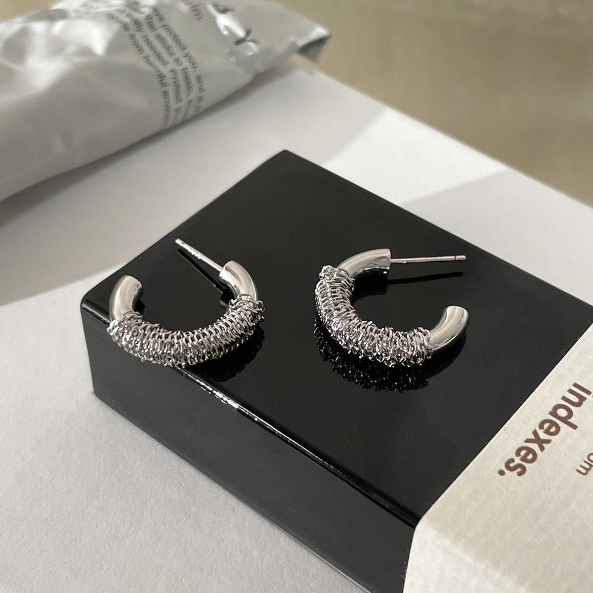 

Серьги-гвоздики с цепочкой из серебра 925 пробы, женские уникальные, нишевые, высокого класса, серьги в форме буквы C с холодным ветром, нейтральные и универсальные ювелирные изделия 925 silver needles