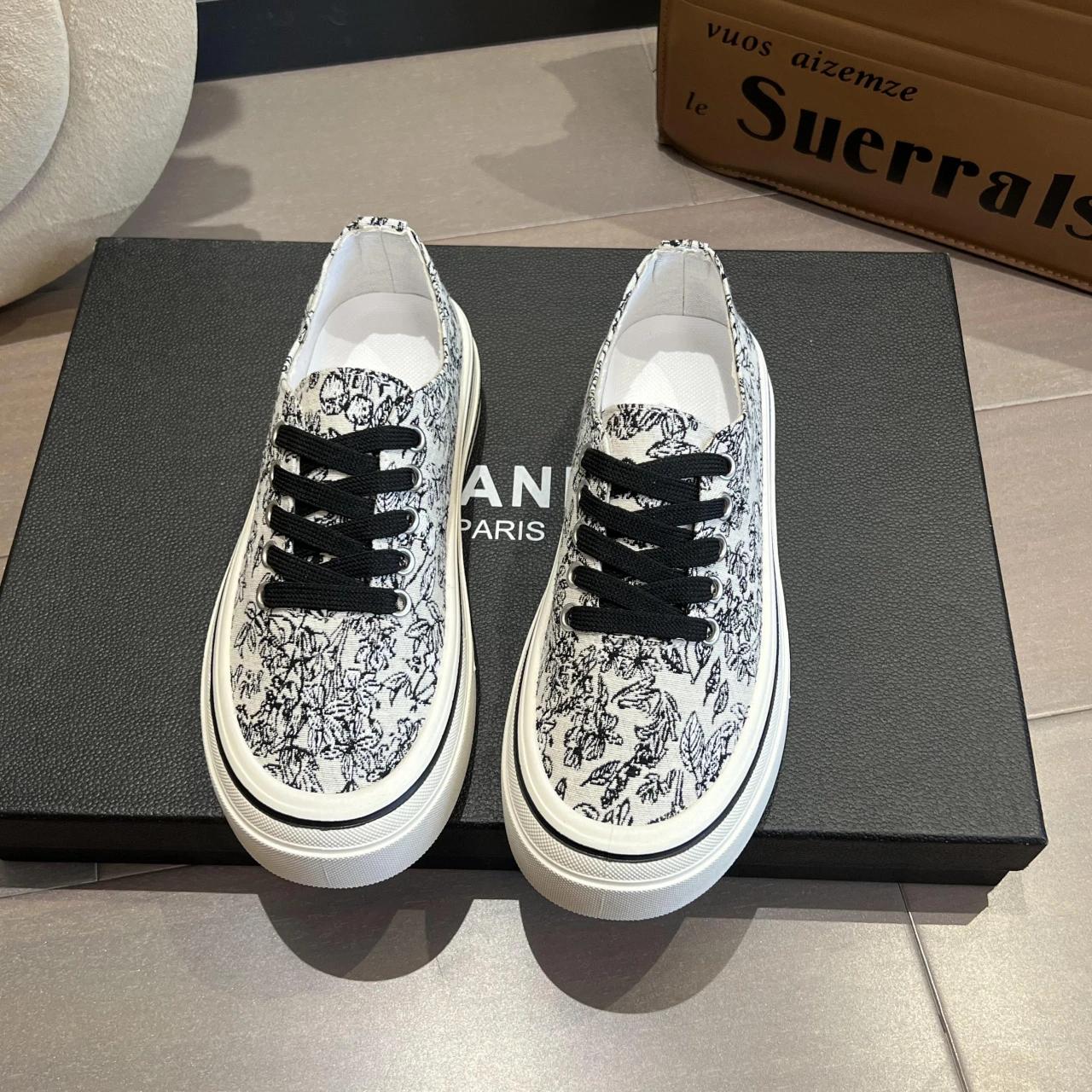 

Platform Canvas Shoes 2024 Summer New Women s Shoes with Lace Up Breathable Sneakers Casual Small White Shoes 39