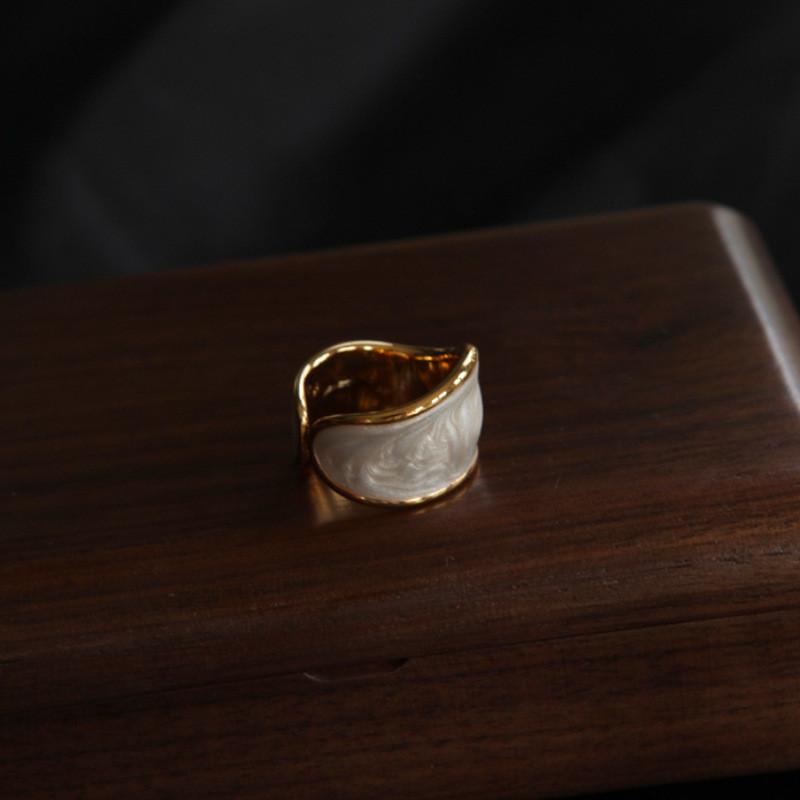 Stylish Geometric Creamy Pearl Enamel Ring For Women Perfect For Fashionable Looks