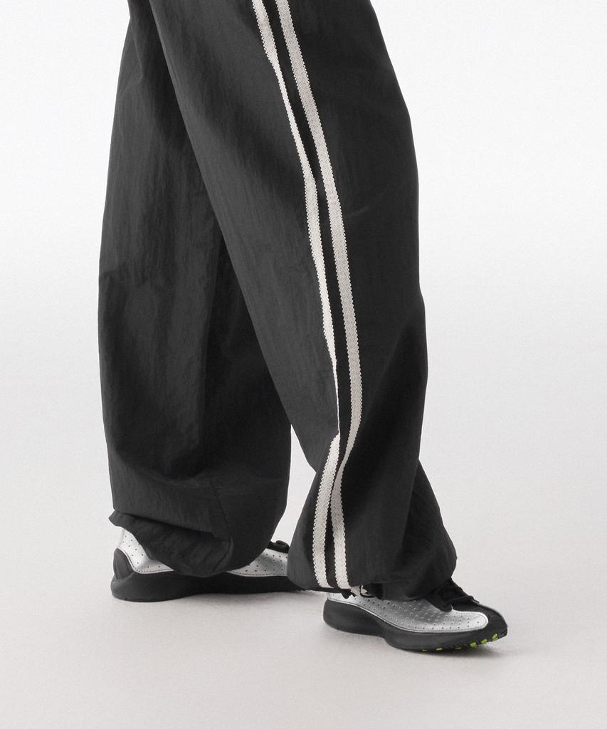 MUSINSA STANDARD WOMAN Women'S Nylon Wide Lace Track Pants [Black]