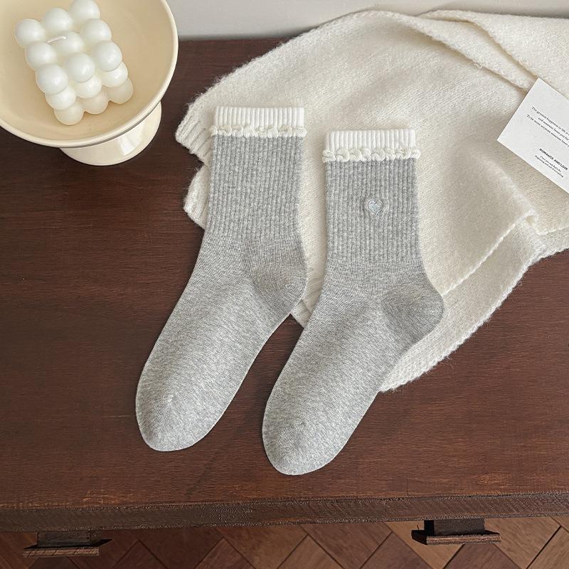 Female Spring and Autumn Love Embroidery Deodorizing Sweat Absorbing Boneless Tube Stack Socks
