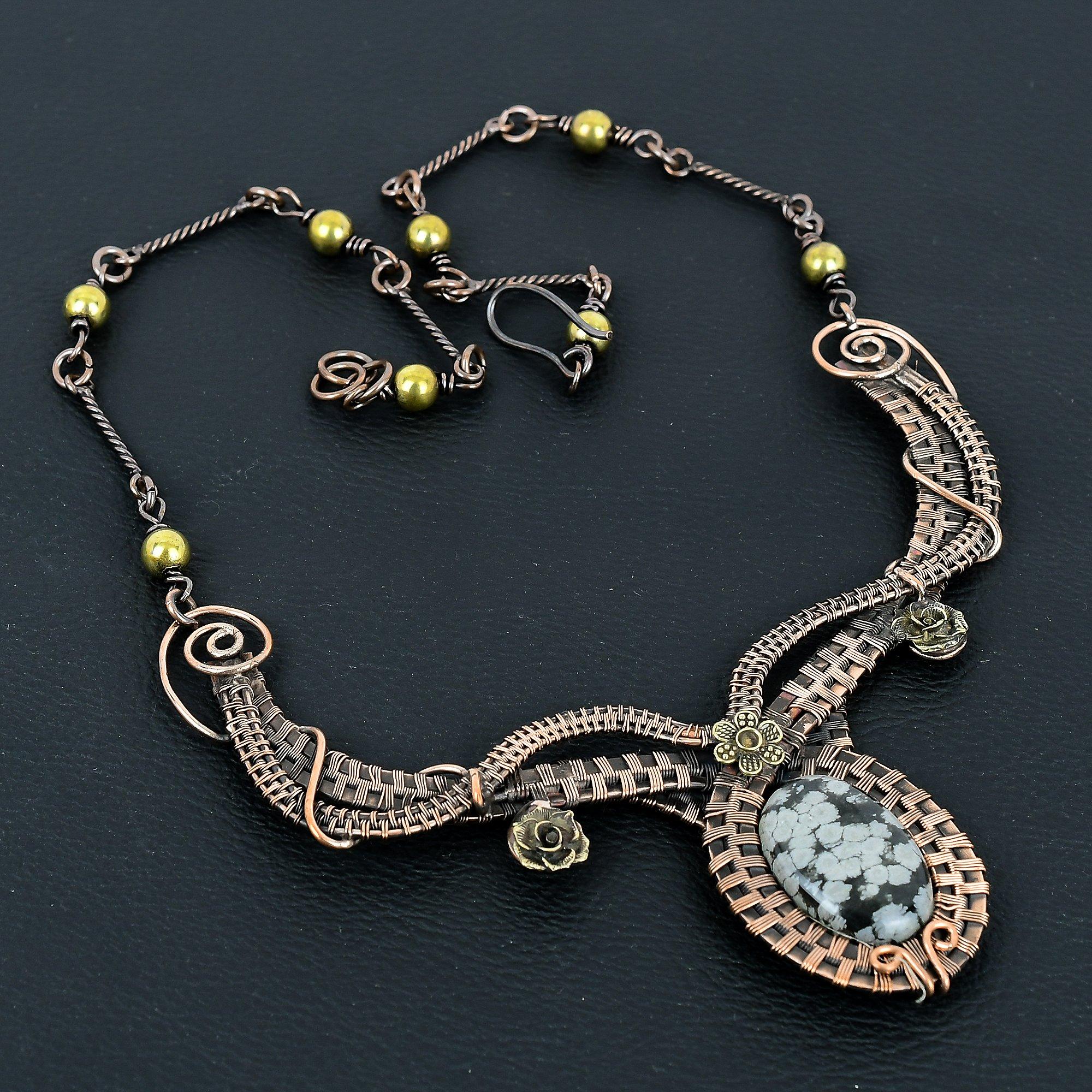 

Ожерелье из обсидиана снежного, обернутое медной проволокой 999 пробы, ожерелье из драгоценного камня ручной работы, изящное ювелирное украшение, ожерелье с регулируемой цепочкой, подарок для нее