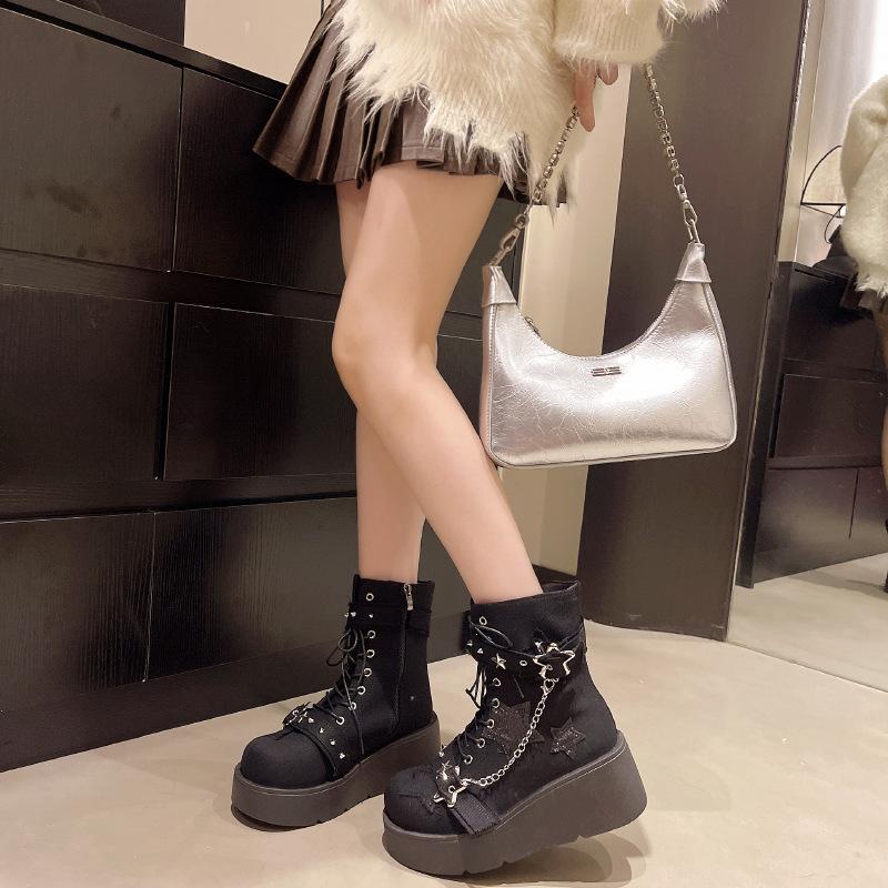 Plateau-Stiefel 2025 neu Nietanhänger Plateau-Kurzstiefel Damenmode Europäisch und Amerikanisch Dark Punk Lokomotiv-Stiefel