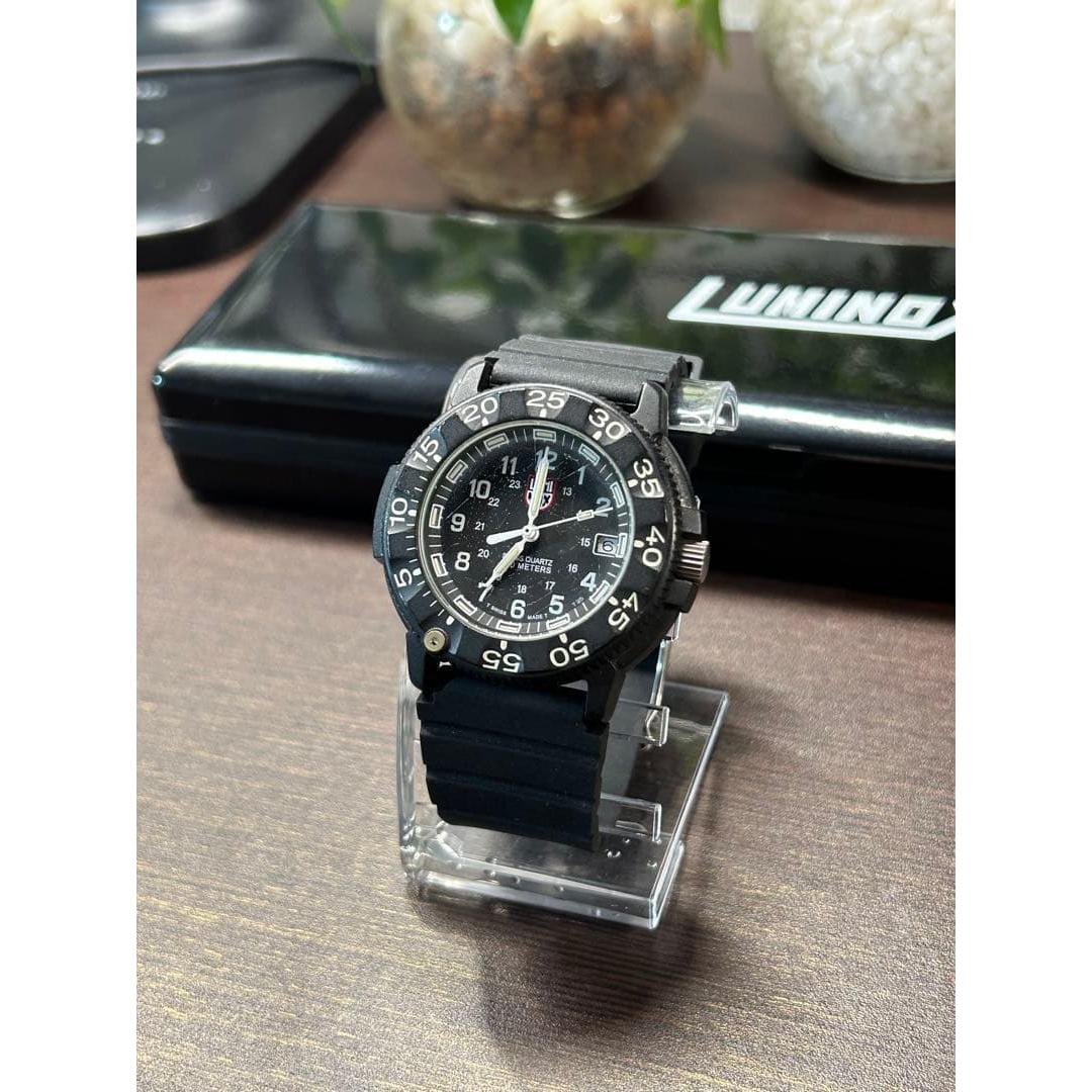 Used LUMINOX NAVY SEALs 3000 series with box battery replaced