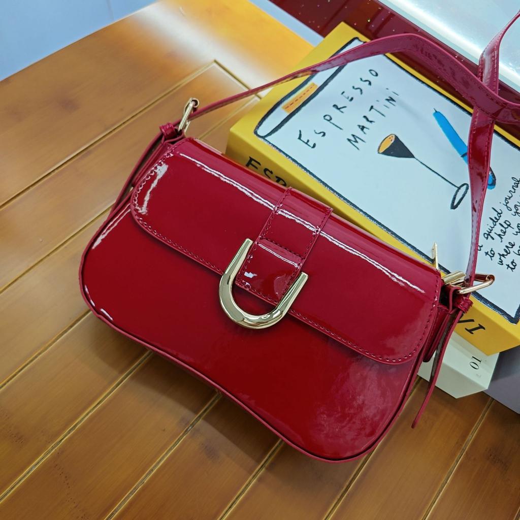 Baguette Bag Retro Horseshoe Buckle Fashion Temperament Versatile Shoulder Messenger Bag High-End Texture Bag Women