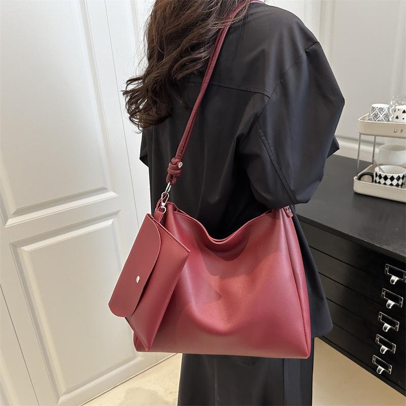 This Year's Popular Bag Women's Large-capacity New Summer Retro Fashion Shoulder Bag Texture Mother Bucket Bag