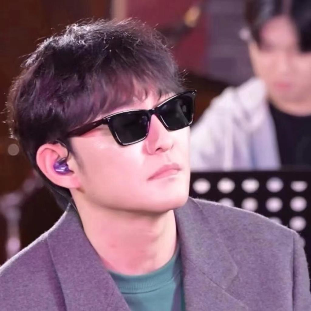 Korean Style Fashion Sunglasses Rivets Decoration Square Shape Women Sun Glasses Travelling Hiking Cool Sunglass