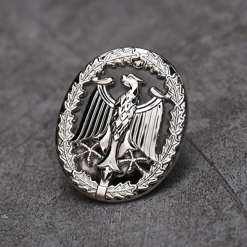 

НАС. Значок за службу за рубежом Значок иностранного парашютиста Значок квалификации по обучению Значок на фуражку Немецкое качество обслуживания