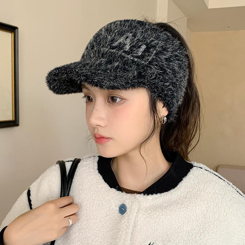 New Winter Plush Ear Protecting Peaked Cap for Women Korean Style Versatile Empty Top Ponytail Warm Baseball Hat