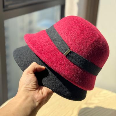 Nový styl Malá železná značka Vlněný dárkový Rybářský klobouk Dámský Francouzský Retro Mašle Klobouk kbelíkový Klobouk ve stylu šlechtičny Zimní trend