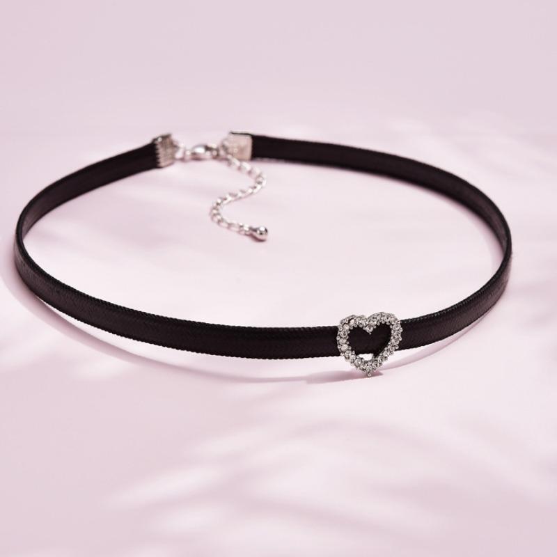 Heart Necklace, Women's Collarbone Chain, Neck Collar, Black Diamond Necklace