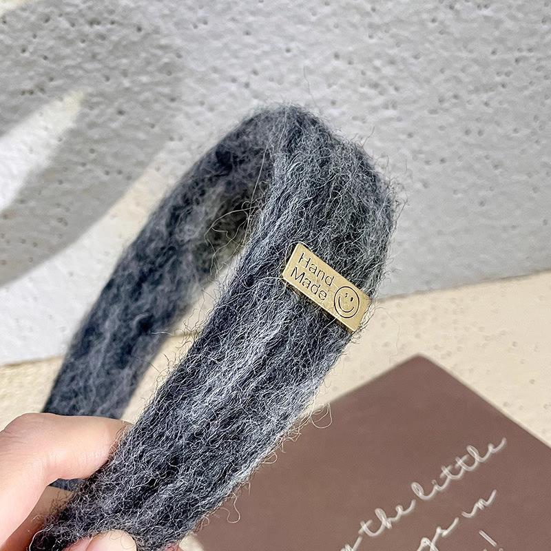 Plush Smile Face Headband for Women: Fluffy, Warm, Versatile Hair Accessory for Autumn and Winter. темно-серого