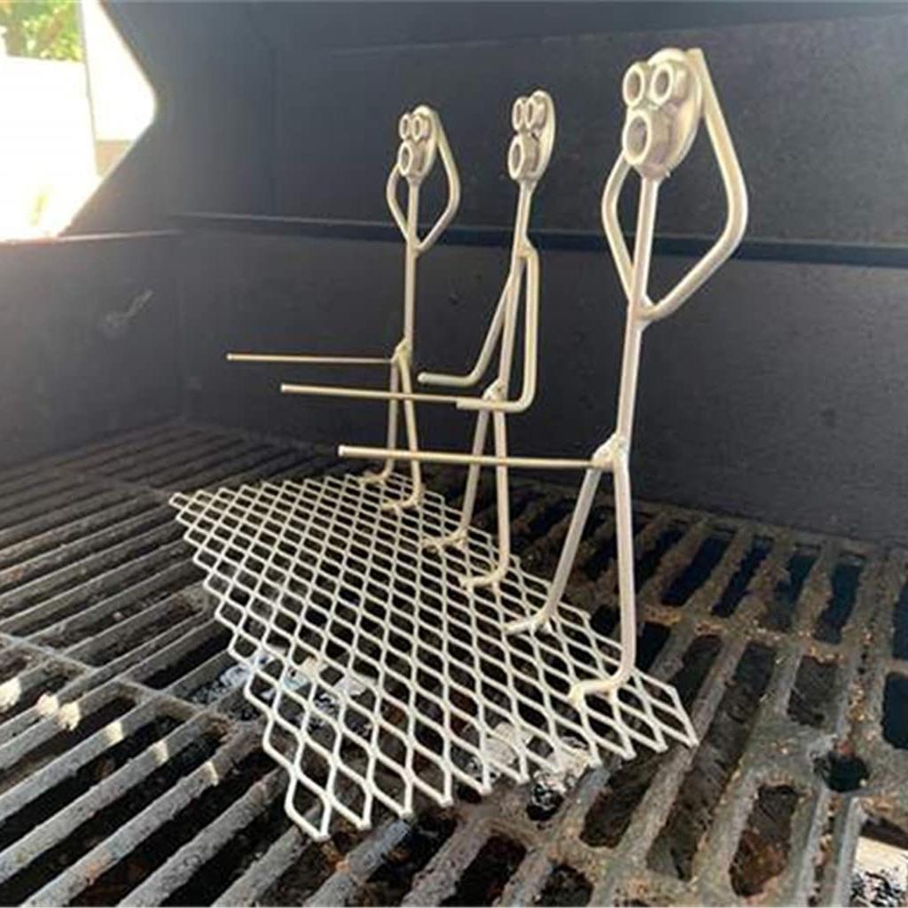 Metal Art Sculpture Set Three People Standing on Grill Mesh Handmade Decorative Barbecue Hot Dog Cooking Tool Figurines