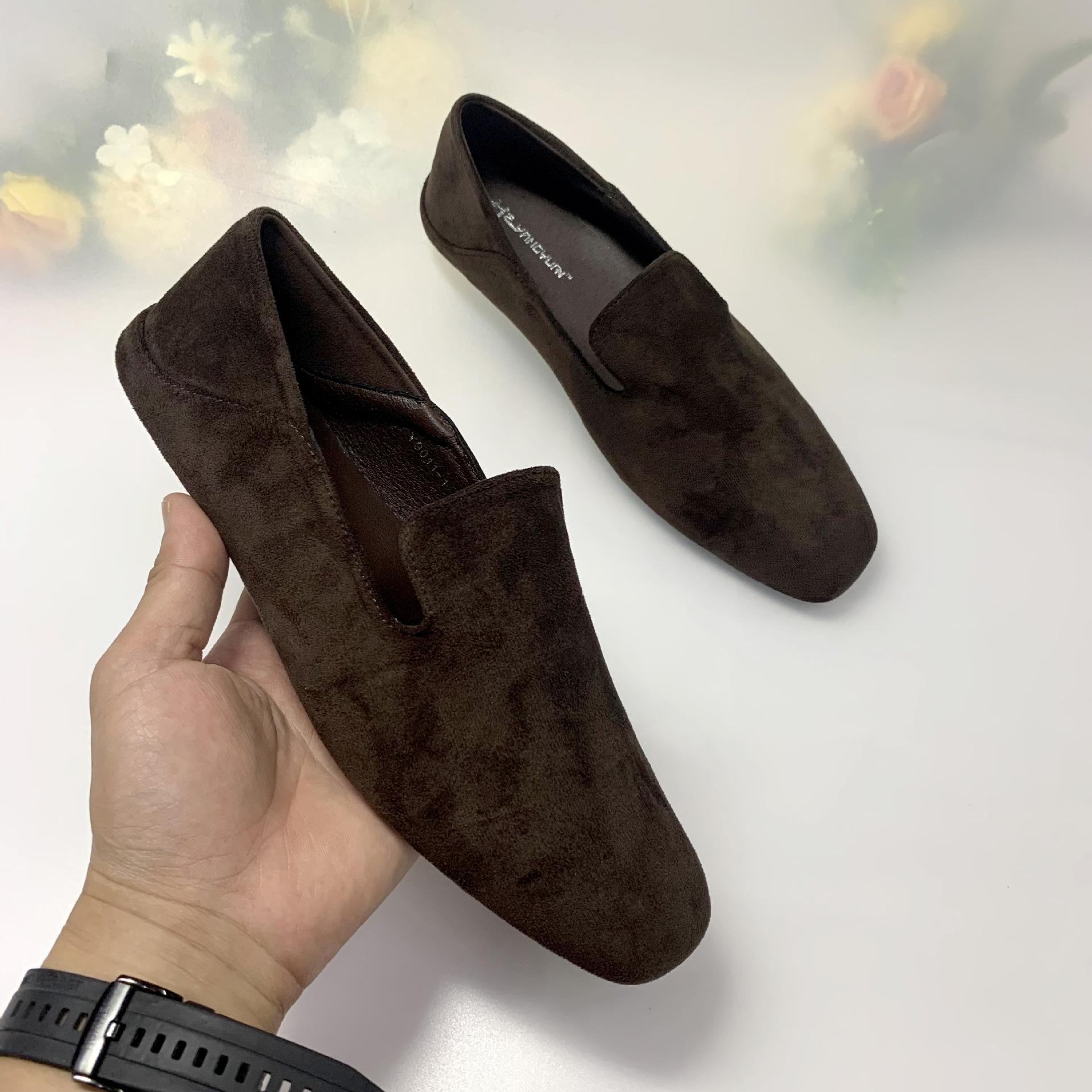 

Spot second hair! Grape mother has the same niche oblique cut square head minimalist style, one pedal commuting loafers, single shoes women 40