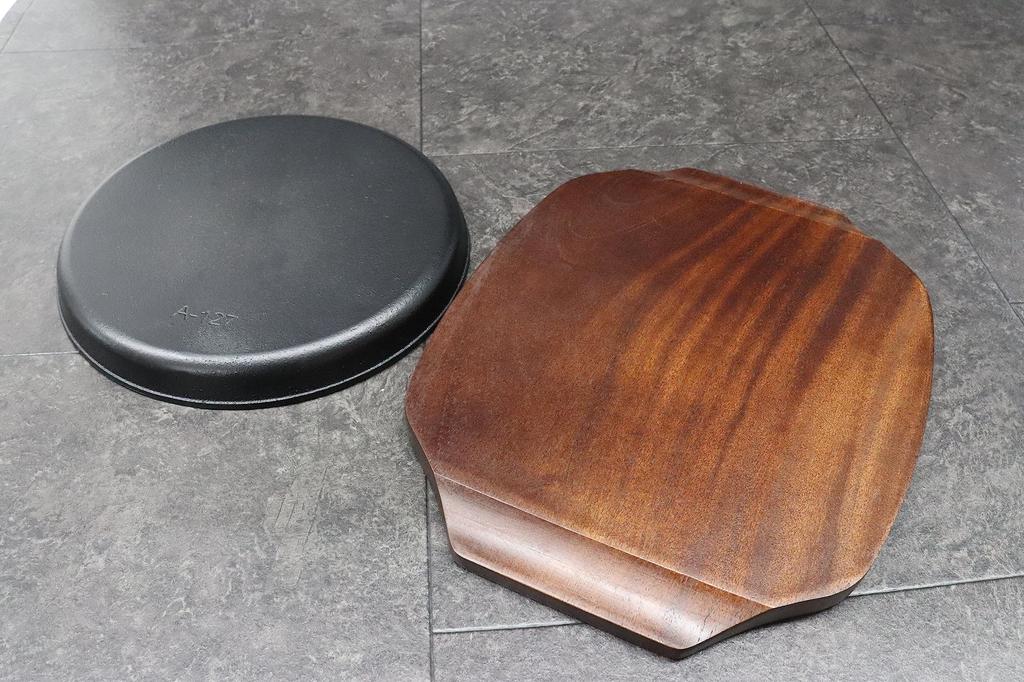 Asahi Gusseisen Steakplatte (mit Holzständer), 22cm Rund, Gewerbequalität