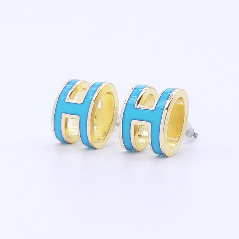 

3D кольорові сережки-гвоздики з епоксидною емаллю на літеру H - Маленькі титанові сталеві сережки для щоденного носіння