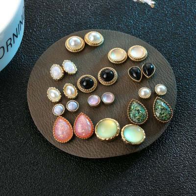 New Retro Stud Earrings Set, Simple and Cold Style, Exquisite Earrings, Femininity, Court Earrings.