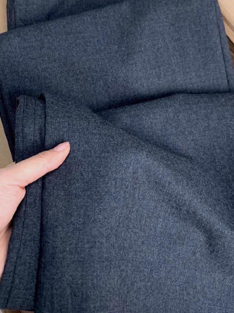 CHAO-Recommended Dark Gray Women's Straight-Leg Suit Pants: Petite, High-Quality Texture, Flattering Drape for Spring.