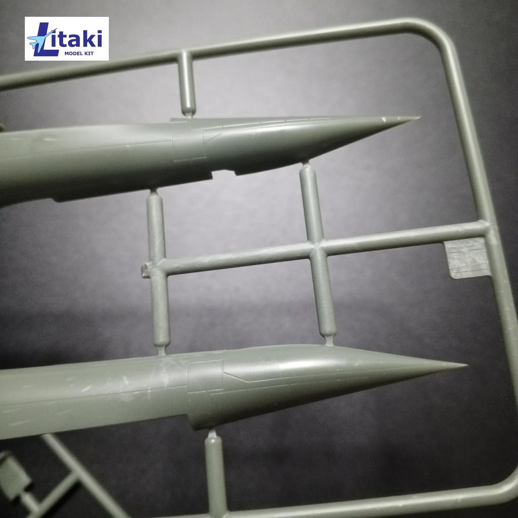 Litarki 1/144 Scale Russian Tupolev Tu-22M3 Backfire-C Swing-Glide Missile Bomber Plastic Model Kit UL14002 (Airplane)