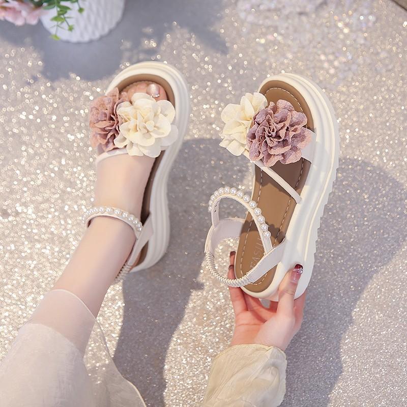 Small fresh and sweet pearl flower sandals women's 2024 summer new thick-soled versatile one-word open-toed student beach shoes