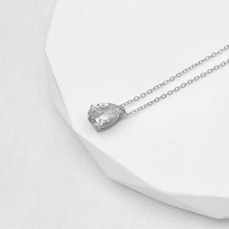 

Ожерелье из циркона грушевидной формы из титановой стали с покрытием из 18-каратного золота - камень декабря