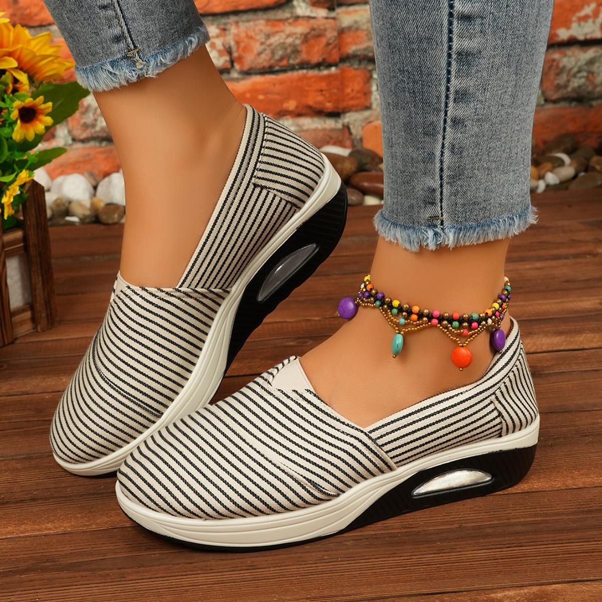 Модные женские кроссовки с круглым носком — фото 6