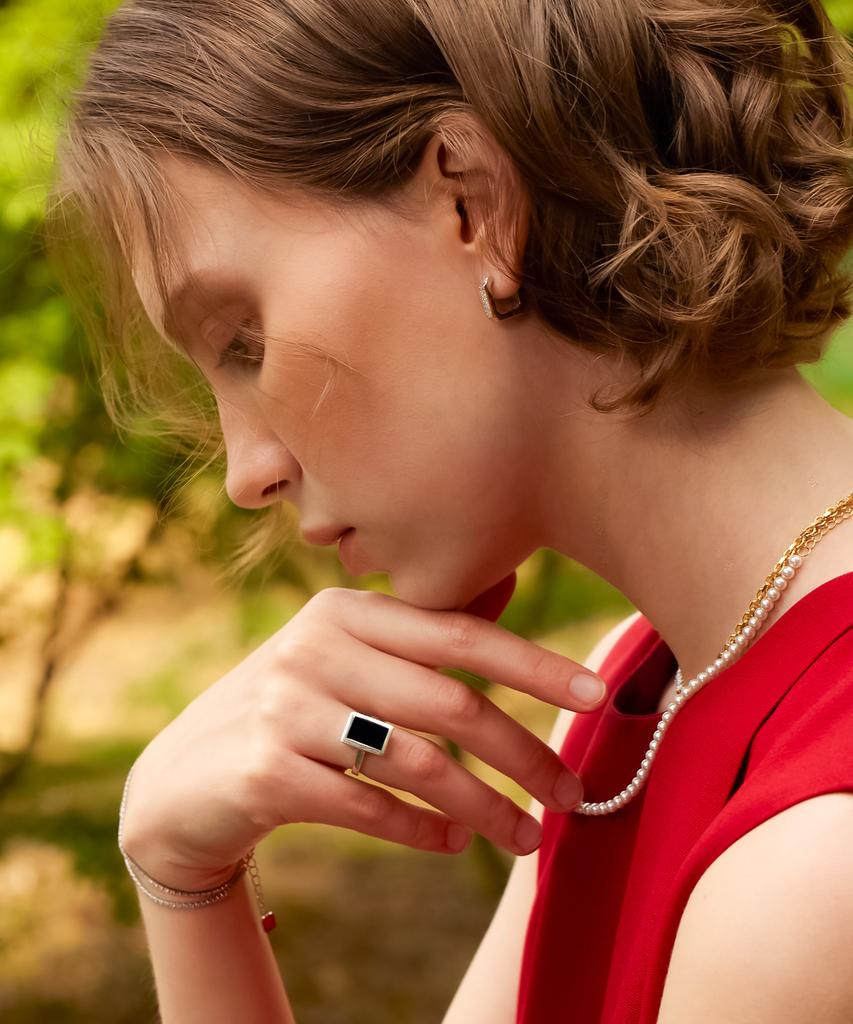 Begins Roca Rectangular Onyx Ring