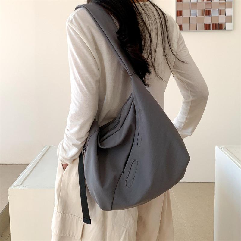 New nylon messenger bag female niche casual dumpling bag trend large capacity shoulder commuter bag