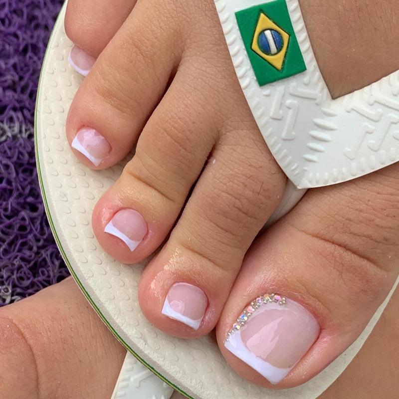 Simple and Pure White French Broken Diamond Foot Model, Wearing Nail Nail Powder, Transparent and Fresh, Essential Toenail Pieces In Summer