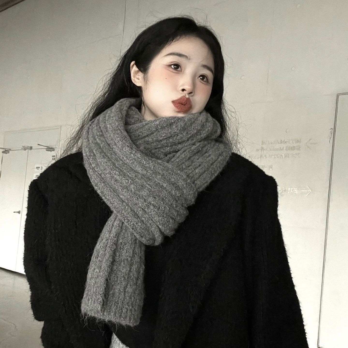 

Couples Unisex Gray Korean-Style Atmosphere Large Scarf Autumn & Winter Wool-Blend Versatile Knit... темно-серого