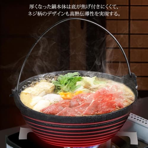 This cast iron pot is perfect for sukiyaki, campfires, and more. It's made of virgin cast iron and includes a wooden lid. It can be used on induction