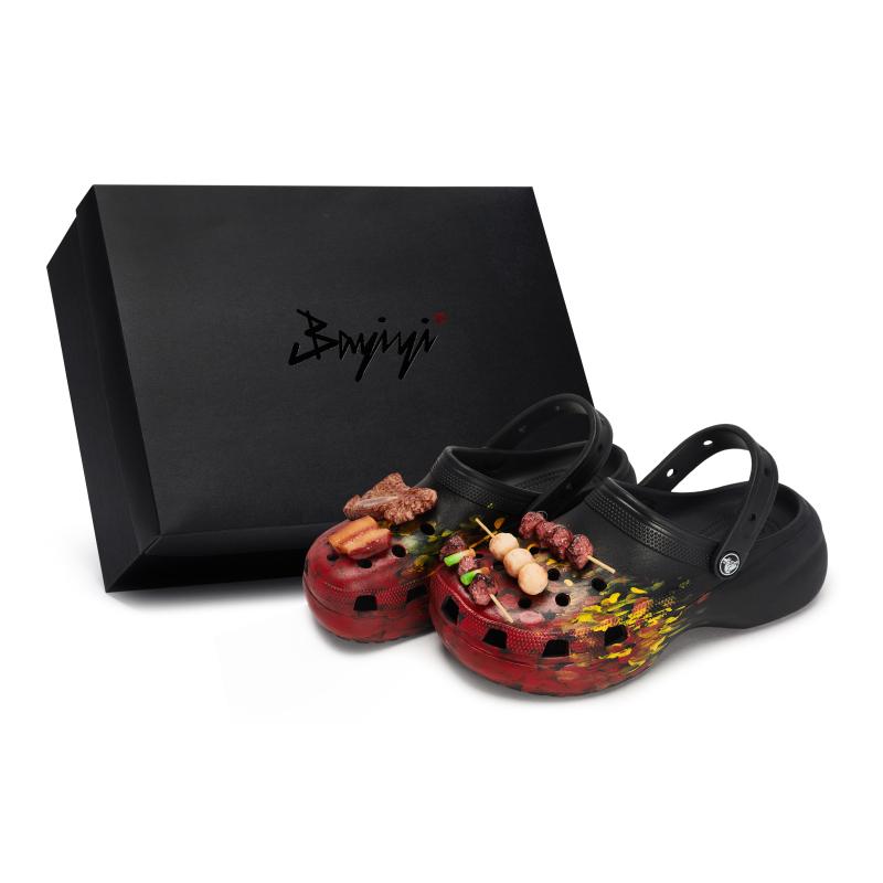 

Crocs Classic Platform Clog 811 Bonfire Специальная обувная коробка Персонализированная трендовая подарочная коробка Дырочная обувь Женская Черная, Красная и Желтая 42-43