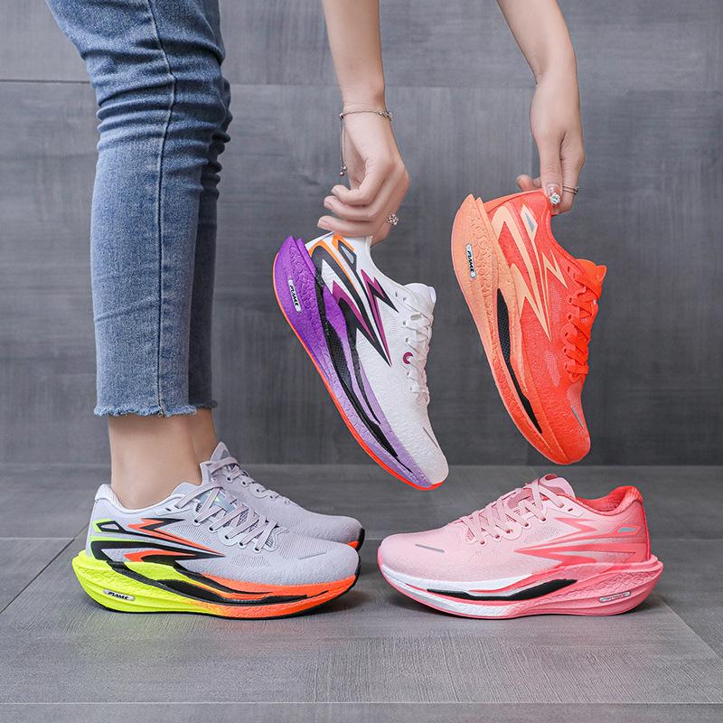 Flying Burning Professional Marathon Running Shoes Carbon Board Racing PB Running Shoes Shock Absorption Training Shoes Light White Sneakers