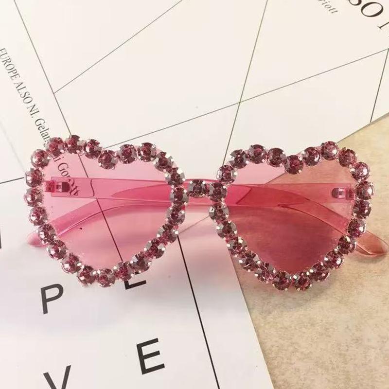 

Spring New Sunglasses Personalized Love Diamond-inlaid Glasses Fashionable Versatile Sunglasses Women 93 розовый